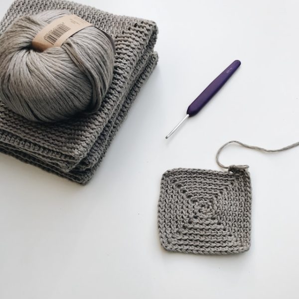 Crochet hook and yarn for crochet class at Sunshine Weaving and Fiber Arts.