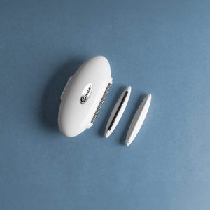 A picture of the Gleener Compact Fabric Shaver and Lint Brush with the three available edges.